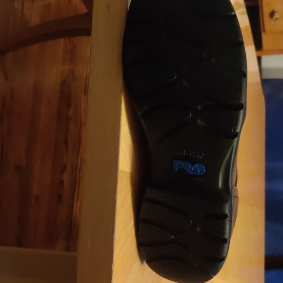 Safety shoes - Picture 2 of 3